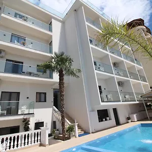 Hotel Julia, Sarandë